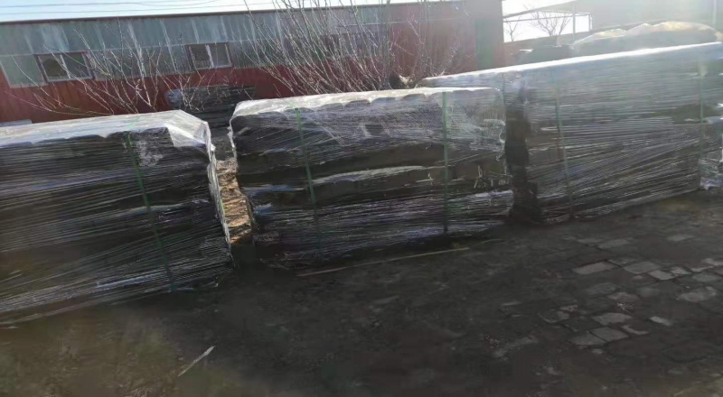 球磨機設備用途不同使用的橡膠襯板及介質(zhì)也不同